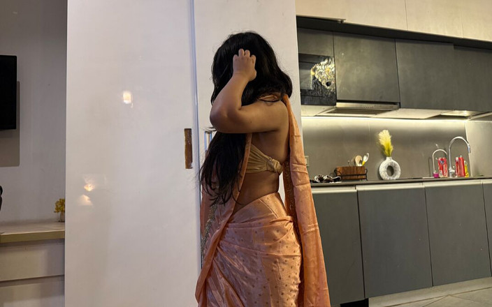 wildDesipair: A wife caught her husband having sex outside, and then...