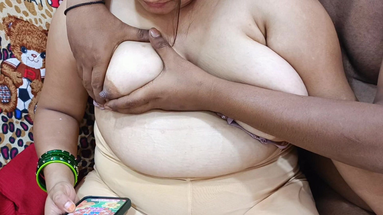 Catchybusty: Desi Bhabhi chce relaxovat, ale tajně