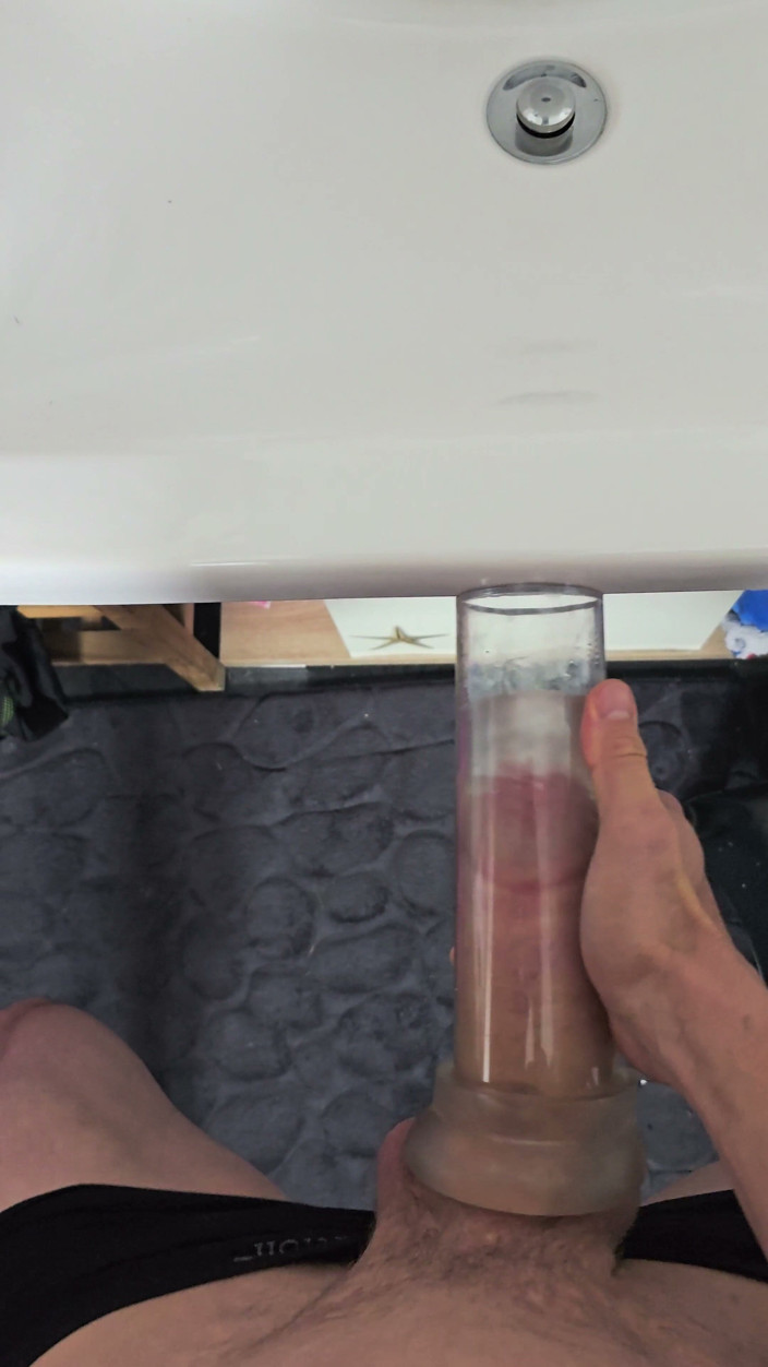 Bigdildo-Boy69: Volle Einsicht: Ich Keule Meinen Harten Schwanz Im Durchsichtigen Masturbationsbecher!