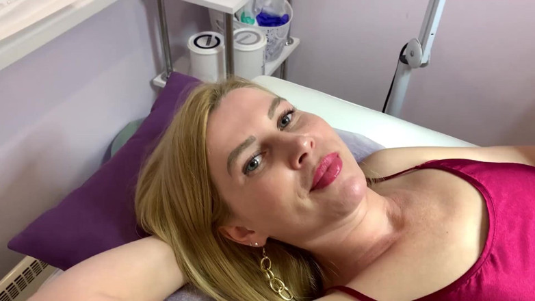 SugarNadya: SugarNadya came to get her gorgeous pussy waxed