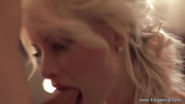 Eleganxia: Sexy blonde shows off her blowjob skills