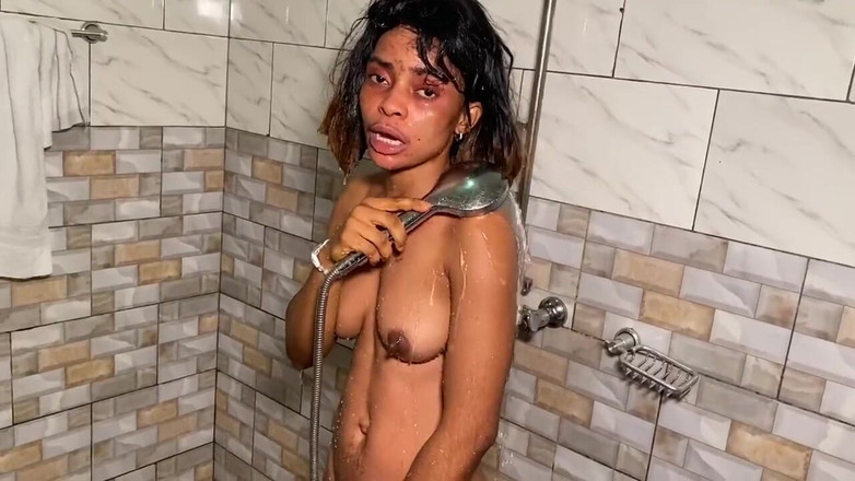 Classicwht: Черная миниатюрная юная жестко трахается в киску во время видеосессии