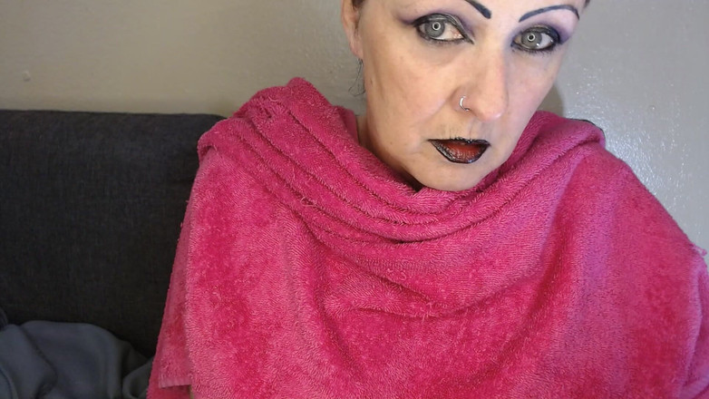 Abby Anna: Stor vidöppen gäspande