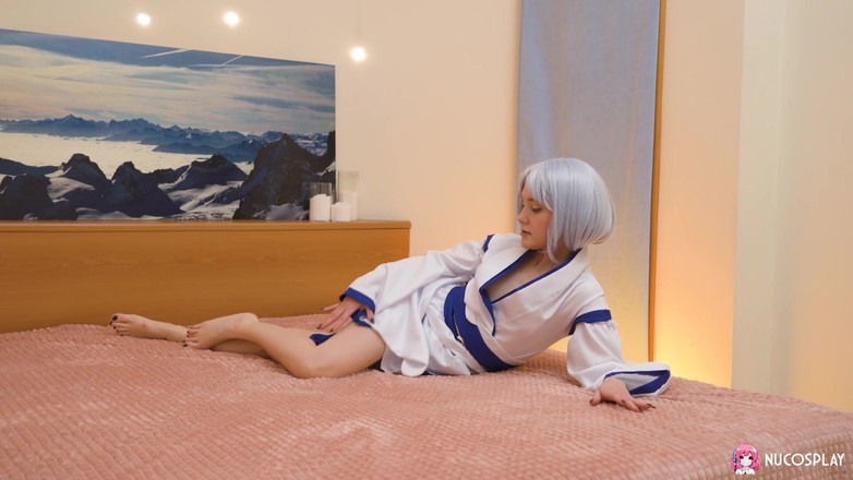 Nu Cosplay: Gagica excitată Ally kimono se masturbează ca o gospodină japoneză