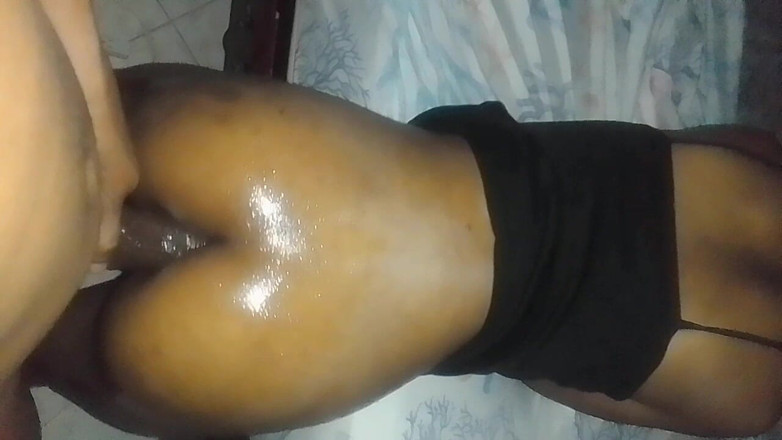 Island Bratz: 我受不了！！肛交娇小继女尝试大黑屌插菊花