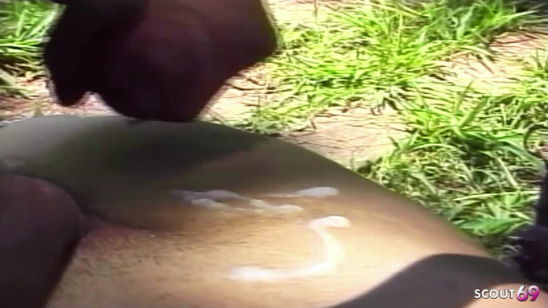 Shemale TS Collection: Худий транссексуал з великими цицьками на відкритому повітрі анально відтраханий товстим членом