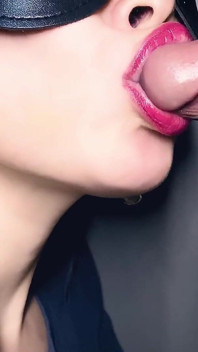 Kissy Close-up: Sweet Oral Play