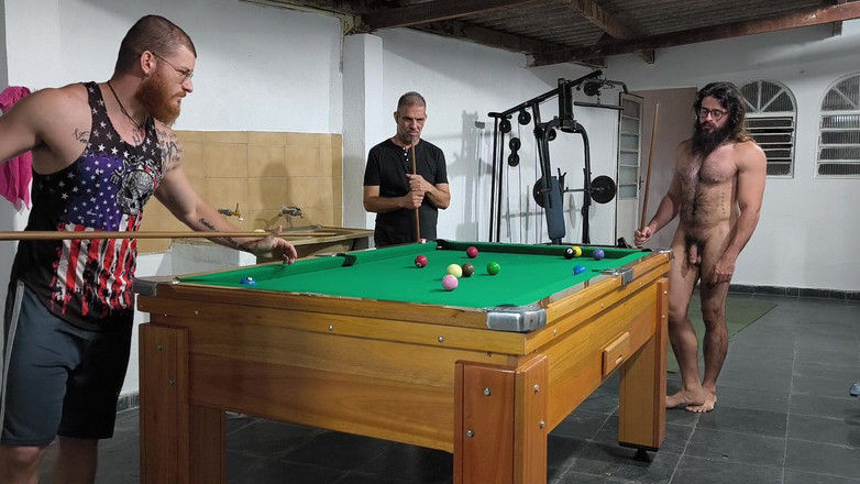 carmonaoficial: Giocare con gli amici nudandosi