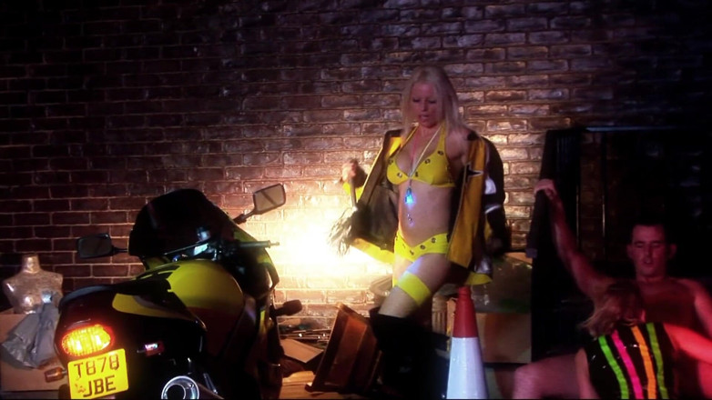 Miami Reality: Wild sluts desfrutam de gangbang hardcore com motociclistas