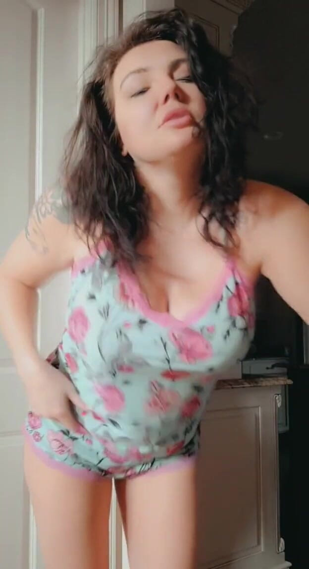 CoyWilder: POV... Kamu adalah panci kopiku di senin pagi