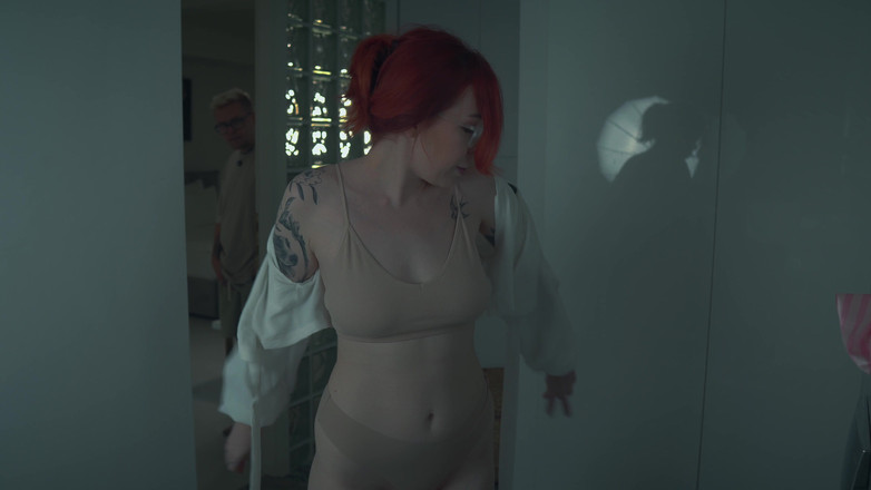 Toma Mur: Une Belle-mère Partage Son Lit Avec Son Beau-fils À L’hôtel - Choc...