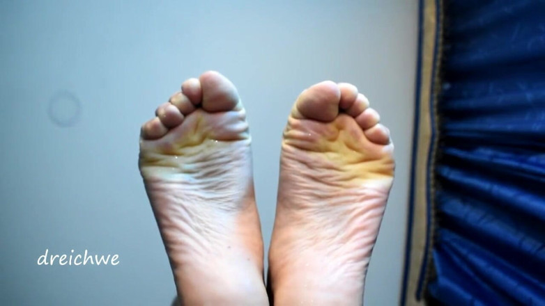Dreichwe: Big feet
