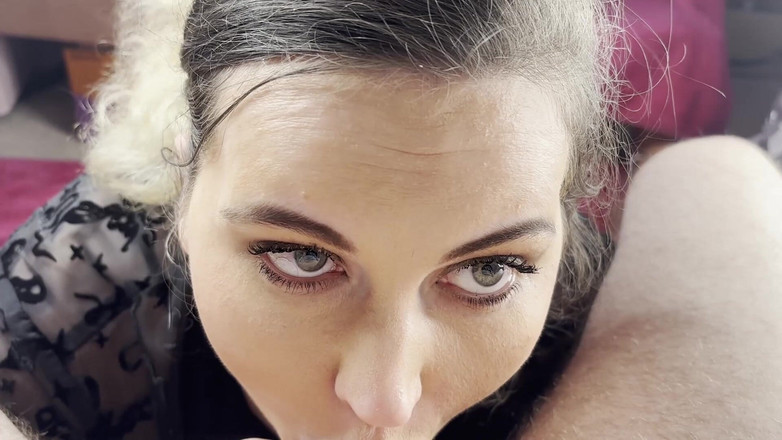 MissFFW: Грязная шлюха лечит бутонку-траха грязным минетом со спермой