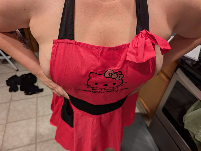 Always Fun No Pants: नग्न हॉट पत्नी हॉलिडे बेकिंग चिढ़ाती है व्यभिचारी पति को बंद कर दिया