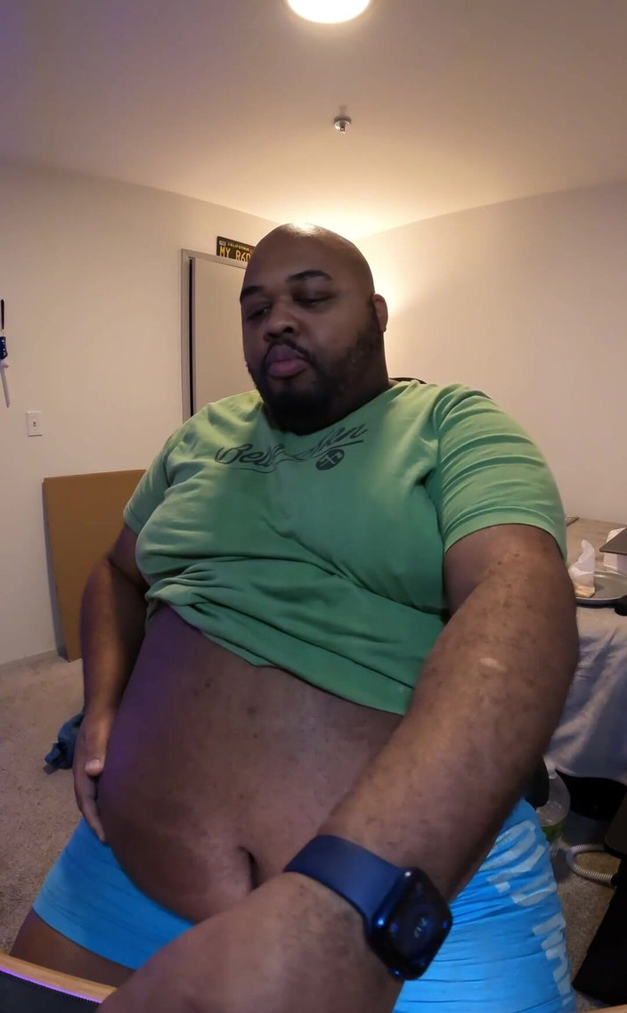 Blkhole420: 晚餐和肚子摩擦