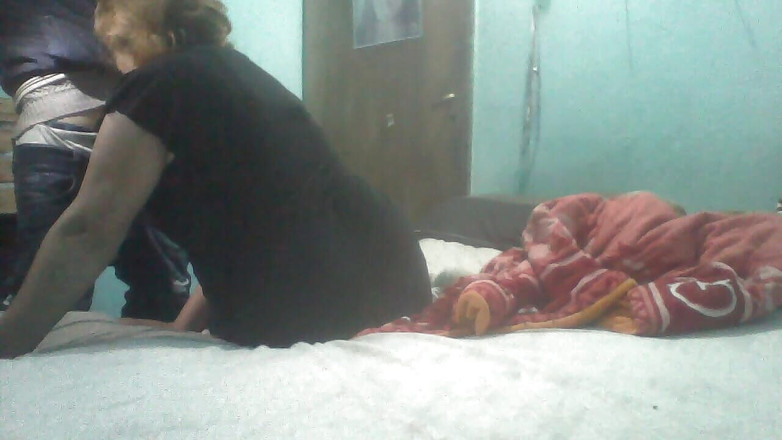 Fitcure1: 내 여친이 나를 빨고 큰 침대에서 후배위 스타일로 섹스해