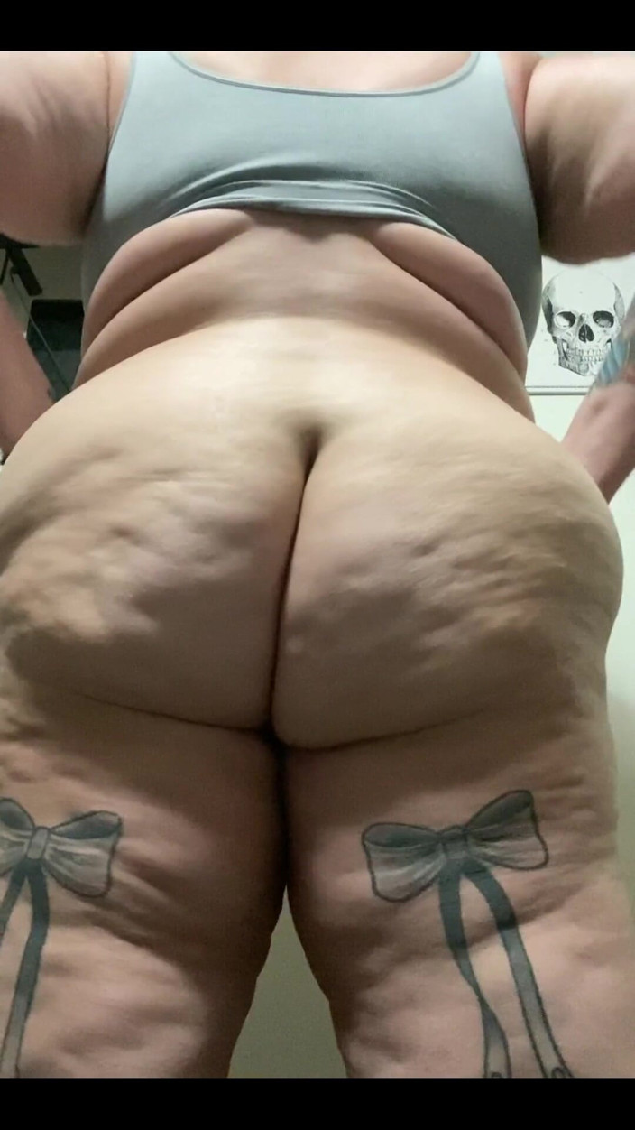 Sara Star: Plugged Ass Fun