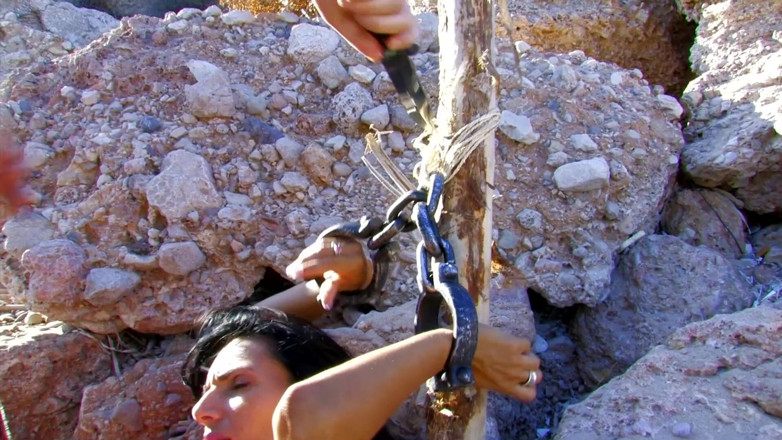 Time To Jerk Off: Azgın latin bir yabancının plajda anal sikişmesine izin veriyor