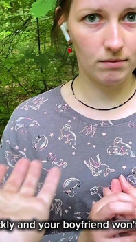 Дурна брюнетка зламала велосипед у лісі і заплатила за ремонт кицькою! Трахнув доггістайл