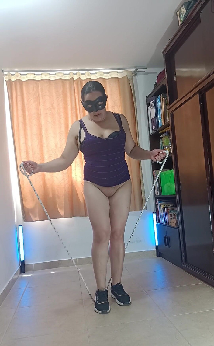 Valery Saenz xxx: 有酸素運動と下着なしの有酸素運動