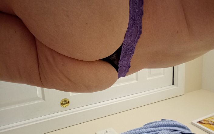 Jamie Engle: Goteando precum después de deslizar mi consolador hacia fuera
