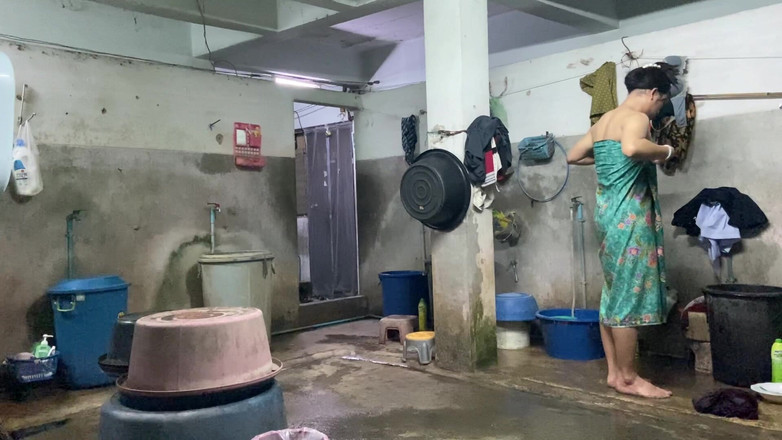 Fampfy Nana: Ik hou van water en ik kan niet zonder jou...