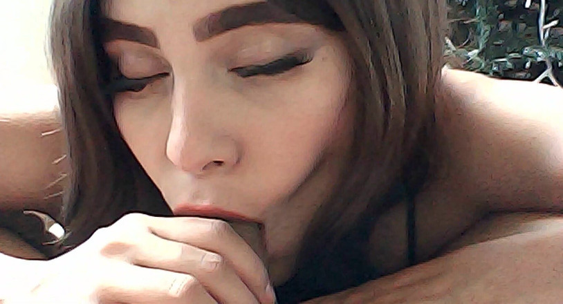 Crystal Foxxx: Il mio fratellastro mi aiuta a costruire l'albero se gli...