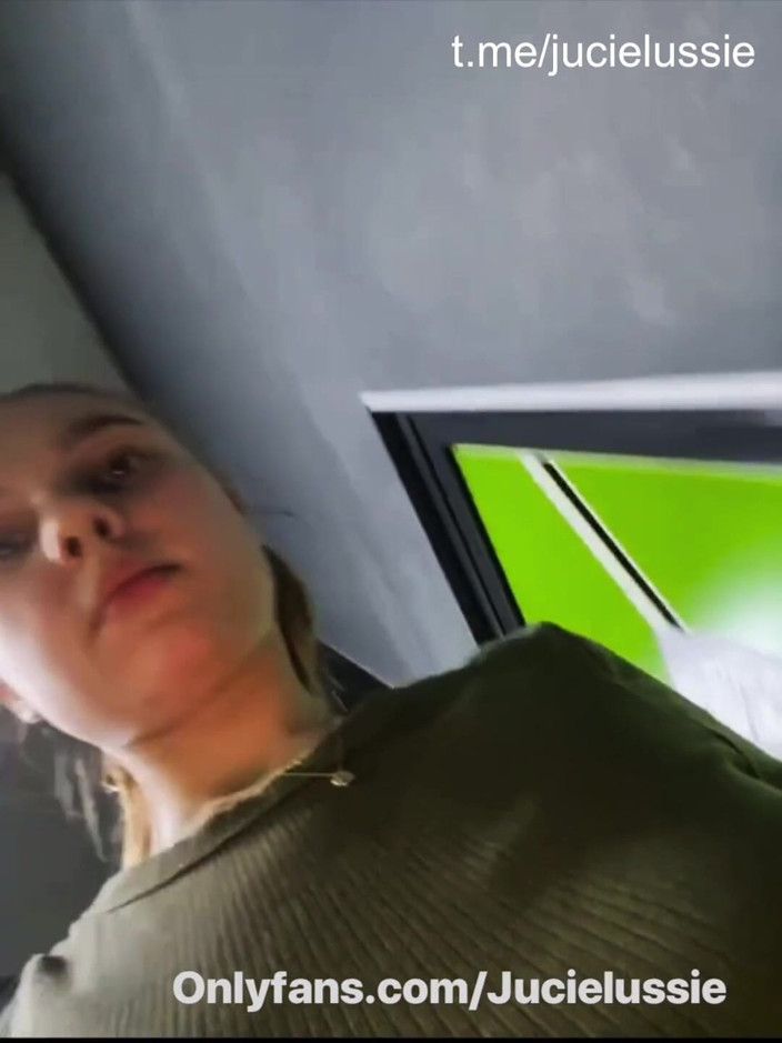 JuiceLussie: Hot Girl in the Gym Training and Play with Herself