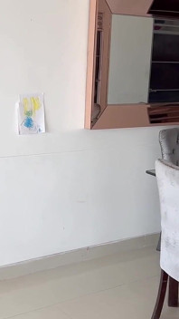 Una persona sexy del settore immobiliare visita casa mia e io la scopo