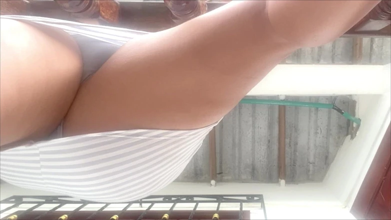 Katrina4deluxe: Sexy Women Change Swimsuits on the Beach