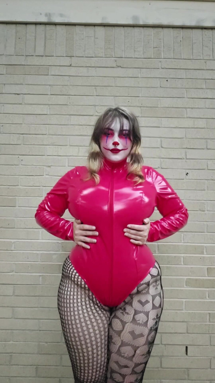 Mushroombitchx: Clown Pvc Worship
