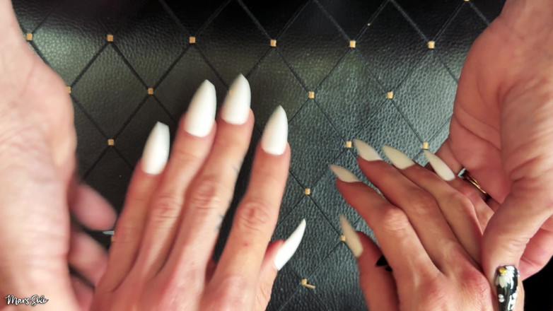 Mars Solo: Hand Tickling Close-up Mars Can’t Handle Her Fingernail Tickling: Harmony...