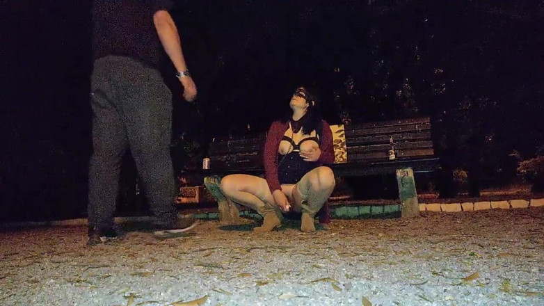 Toilet Mommy: Gorąca teściowa trening w smyczy Posiadanie dużego orgazmu z Dildo