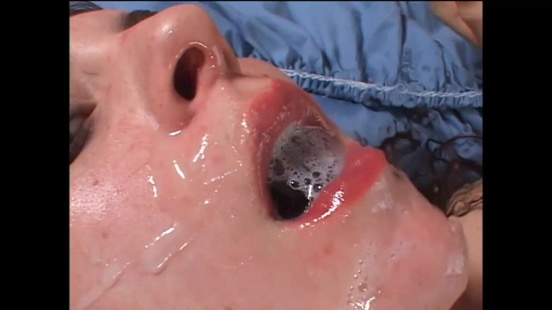 American Stallion: Memek sempit cewek ini terjebak di seks threesome