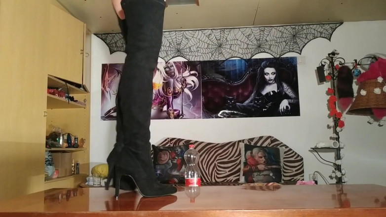 Beth Kinky: Walking in my over knee boots - Beth Kinky