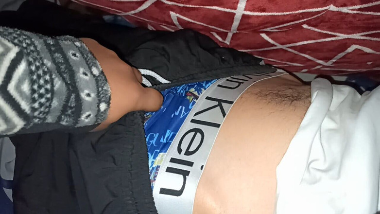 Desi__Panda: Kali pertama saya membuka seluar dalam abang tiri untuk melihat...