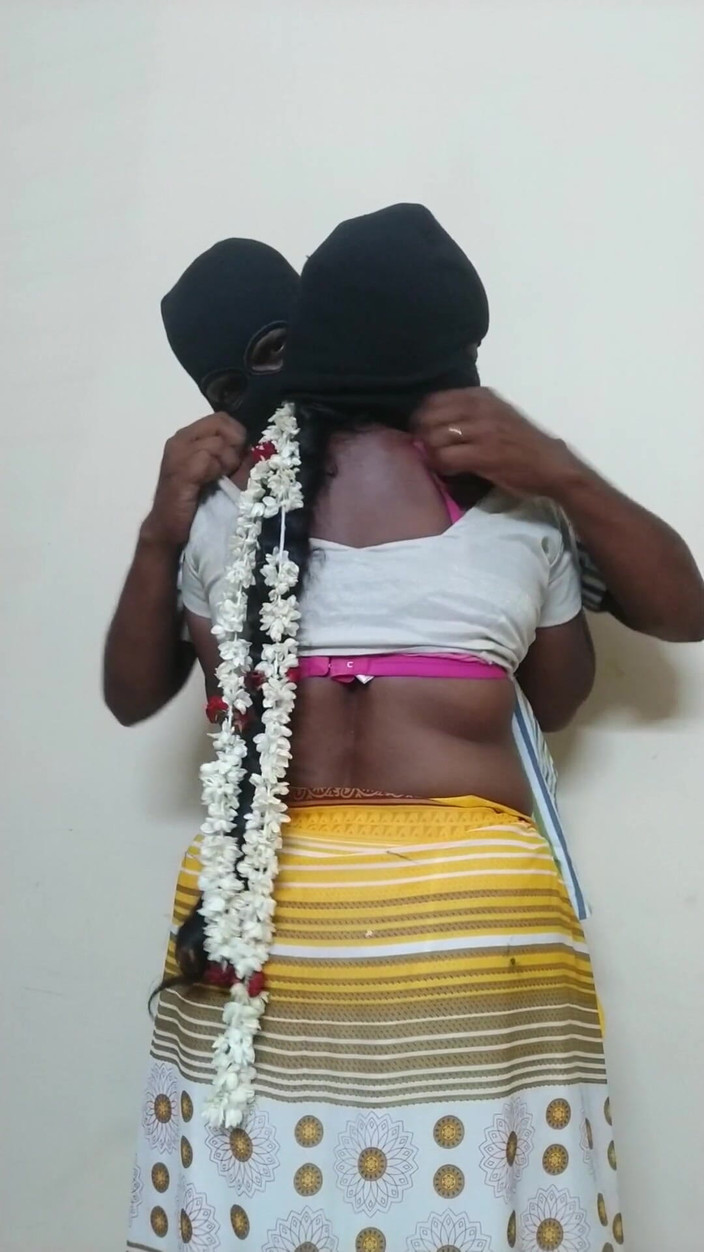 Saranya: 夫の義理の兄弟とのロマンチックな性交