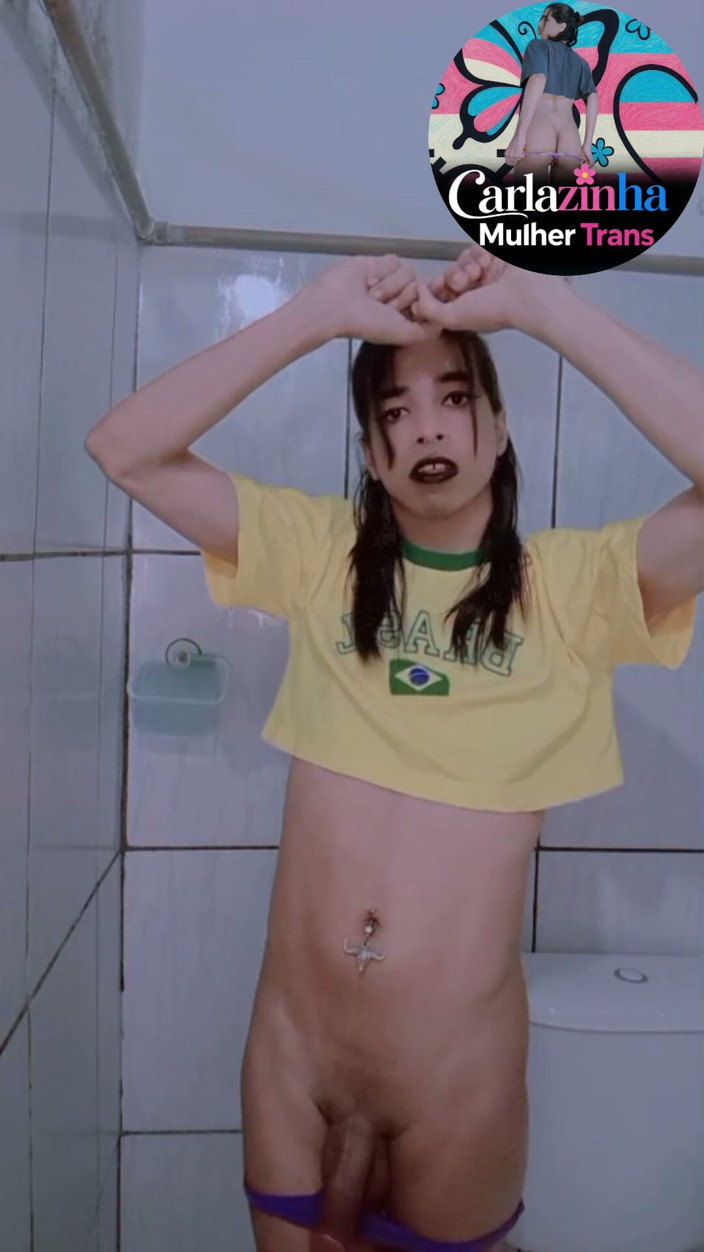 Srta. Carla: Carla, Puta Con Camiseta De Brasil Y La Polla Dura