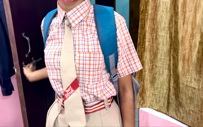 HotSihvani63: Indická roztomilá školačka přijde domů a kouří péro nevlastnímu bratrovi