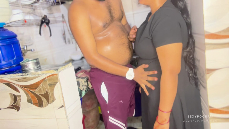 Badal09: Desi Stepfather Finds Adult Stepdaughter Alone at Home and Engages...