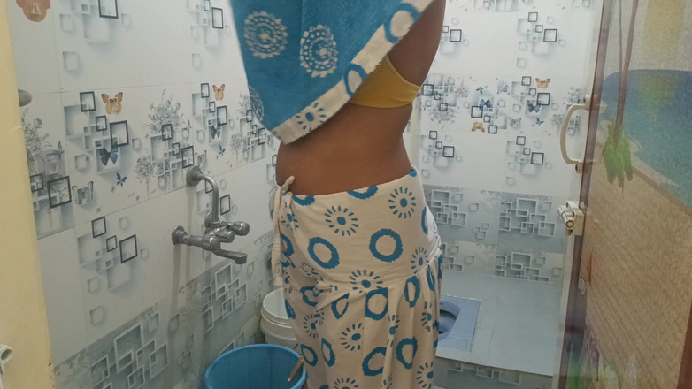 Apple baby: Video viral suri rumah yang berstruktur panas mandi