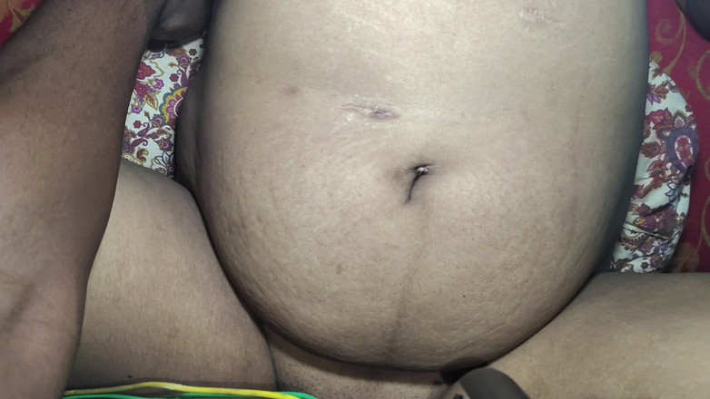 Islam saha: Hintli ateşli tombul ev hanımı ve kocası sert domaltarak sikişiyor...