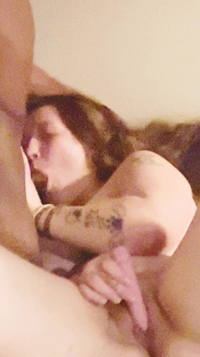 Thekookiejar: Ella consigue comer su coño y luego decide hacer una...