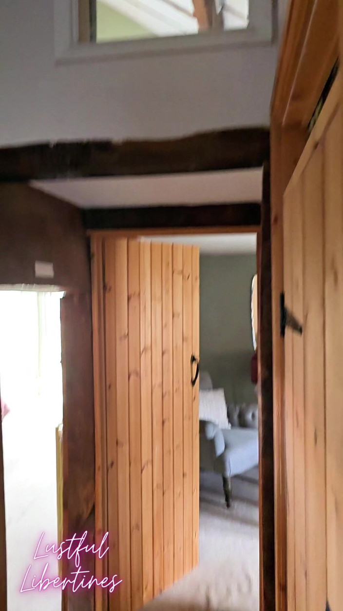 Lustful Libertines: Ho sorpreso il mio fratellastro pervertito a masturbarmi mentre mi...