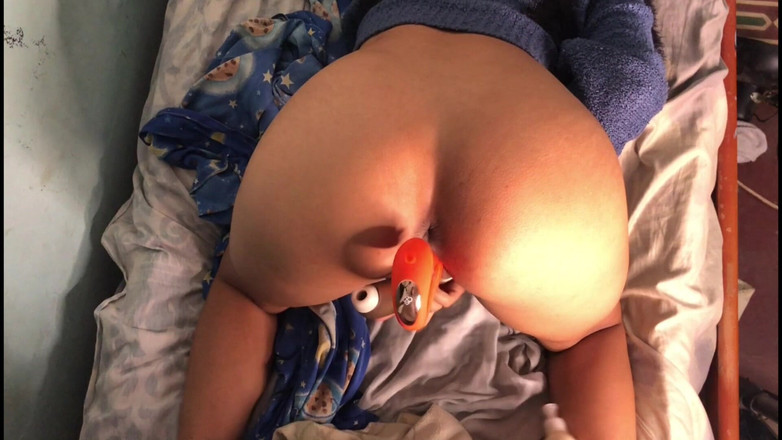 Auguscamp: タイトなアルゼンチンの十代の商品と大きなディルドバイブレーター