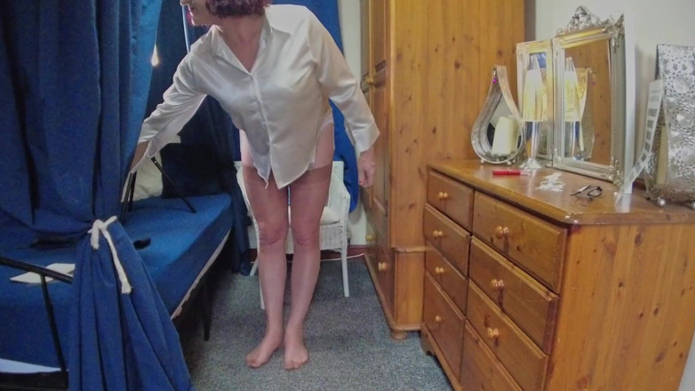 Mistress Jodie May: Fully Fashioned Flashing Secretary