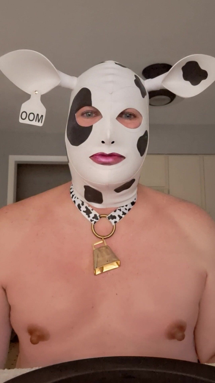 Victoria Lecherri: Hucow yang lapar!