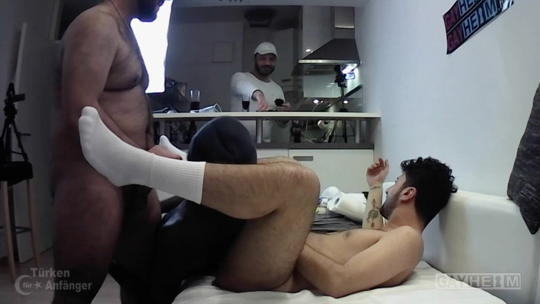 GAYheim: Awek Arab Jerman bertelanjang dengan Apprentice Hitam (aksi kamera)