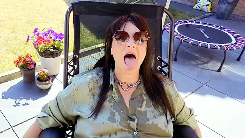 ithastopeefun: Piss Fun on the Sun-lounger