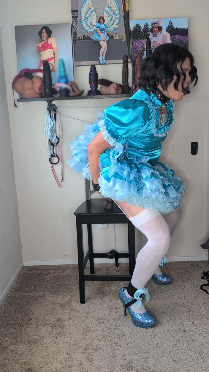 Sissy Candy: बहिन Candy डिल्डो के साथ खेल रही है भाग 1
